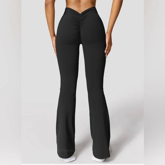 XS/S Back scrunch flare leggings in black! 🍑 FREE WITH PURCHASE (ADD TO BUNDLE!) - Picture 5 of 11